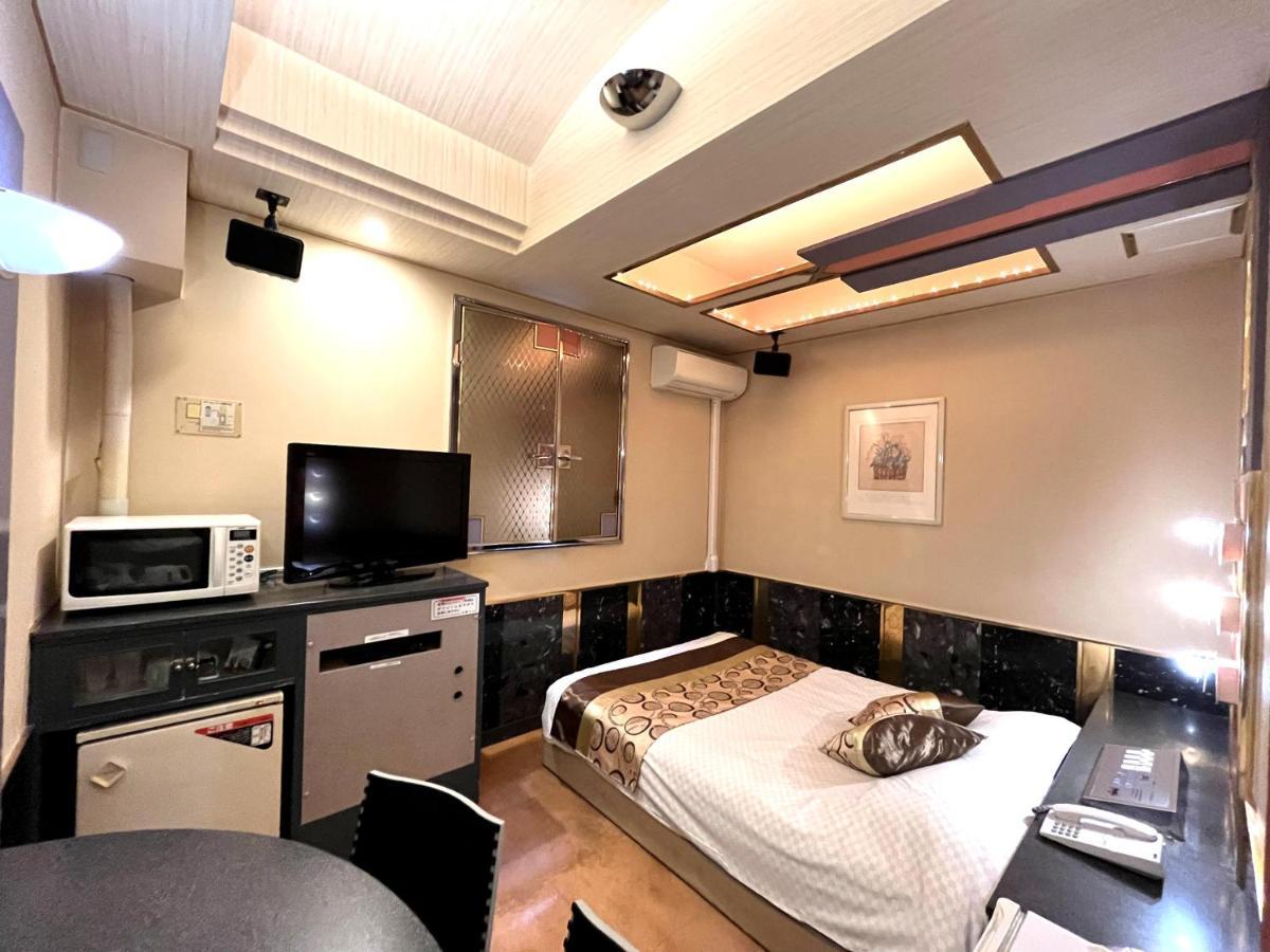 Hotel Crystal 大人専用 Токио Экстерьер фото